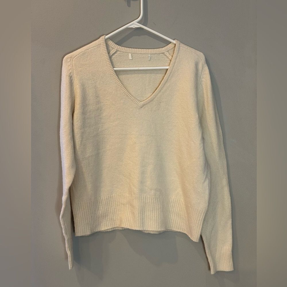 Treasure and Bond Cream Colored Thick V Neck Sweater